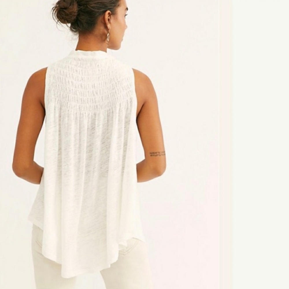 Free People We the Free New to Town Smocked Hot Spring White Tank Top Sz XS - Picture 3 of 12
